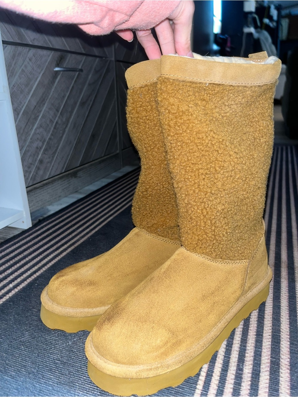 Bear paw size 8 nwt Women’s Tan Sherpa-Lined Suede Winter Boots